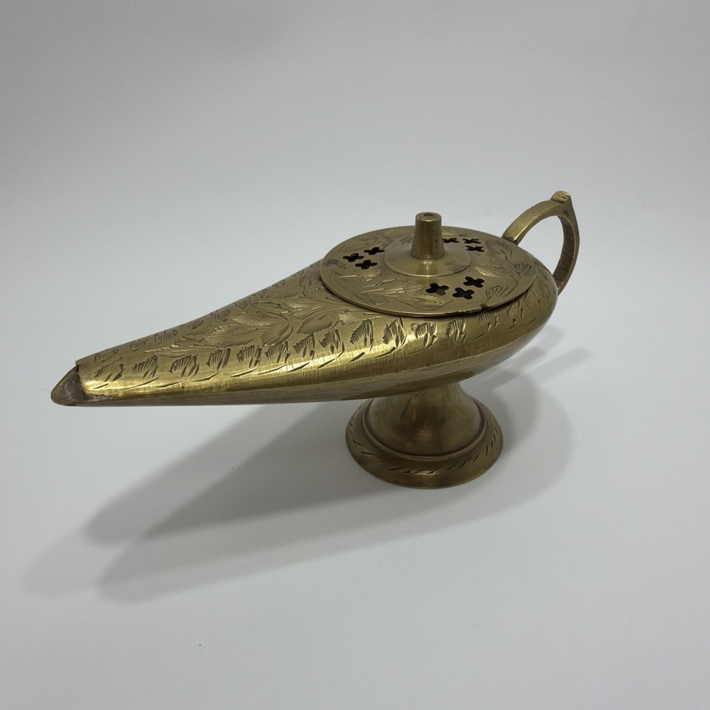 Vintage Etched Brass Aladdin Genie Lamp Mid-Century Incense Burner Oil Lamp Gold